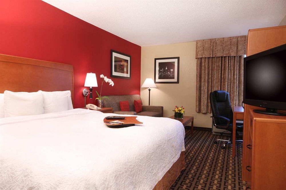 Hampton Inn Atlanta-Buckhead Exterior photo